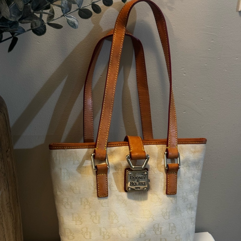 Dooney and Burke bucket handbag purse